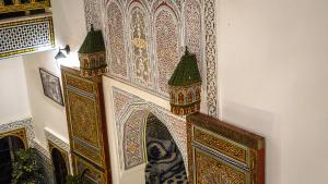 a corner of a room with a tiled wall at Riad Green House in Fès