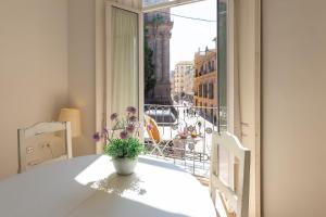 Balkón alebo terasa v ubytovaní Luminoso apartamento de dos habitaciones con vistas a las Catedral