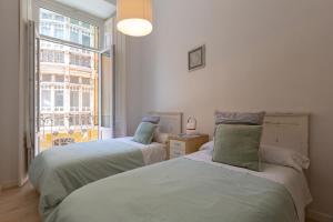 Posteľ alebo postele v izbe v ubytovaní Luminoso apartamento de dos habitaciones con vistas a las Catedral