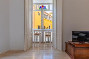 Televízia a/alebo spoločenská miestnosť v ubytovaní Luminoso apartamento de dos habitaciones con vistas a las Catedral