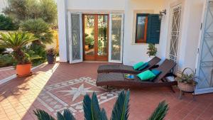 A seating area at Villa Marea