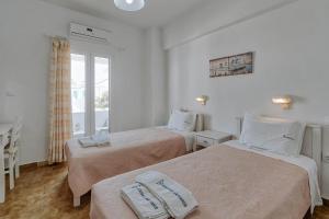 Postel nebo postele na pokoji v ubytování Akrogiali rooms