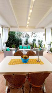 A seating area at Villa Marea