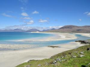 a view of a beach with mountains in the background at Tigh Mairi in Tarbert