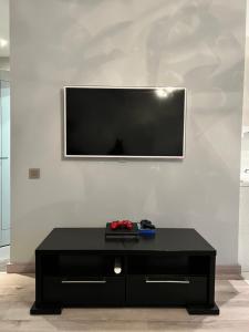 TV i/ili multimedijalni sistem u objektu Topoliai Apartament Self check -in
