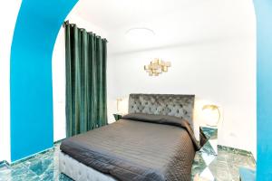A bed or beds in a room at Navona Artist 10 APT