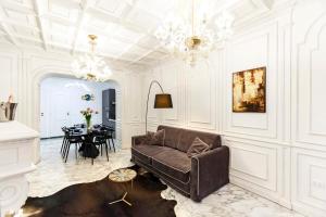A seating area at Navona Artist 10 APT