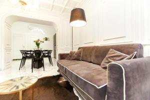 A seating area at Navona Artist 10 APT