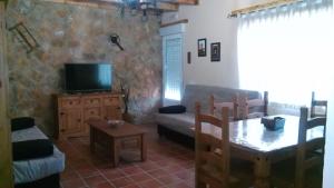TV a/nebo společenská místnost v ubytování Casa Rural "Los Aperos"
