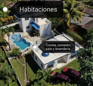 an overhead view of a house with a sign at Casa con PISCINA PRIVADA a 4 min del IRTRA REU in Ajaxá