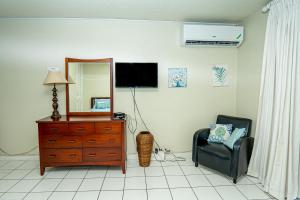Televisyen dan/atau pusat hiburan di Welcome to stunning Ocean Views at Studio 503
