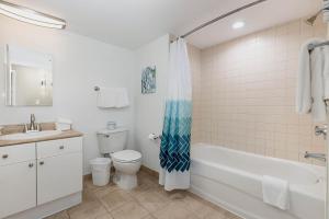 New to rentals and newly re-decorated - 605 Brighton Kingston Plantation condo的一间浴室