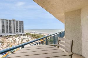 New to rentals and newly re-decorated - 605 Brighton Kingston Plantation condo的阳台或露台