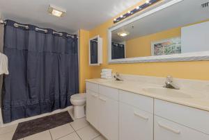 1508 North Hampton Kingston Plantation condo的一间浴室