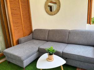 Kép Turquesa Apartment,Punta Prima ,2 bed, 4 swimming pools and cabriolet Peugeot 307 included szállásáról Torreviejában a galériában