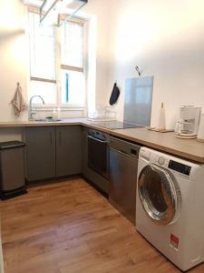 a kitchen with a washing machine and a sink at Gonnelles Appartement T3 Centre Ville RDC D in Agen