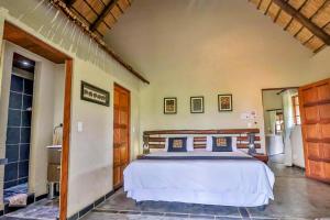 Postel nebo postele na pokoji v ubytování Luxury Kruger Escape