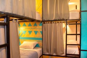 two bunk beds in a room with a bed at Supertramp Hostel Machupicchu in Machu Picchu