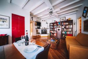 a living room with a table and a couch at DUOMO - The Warm Maison - EXCLUSIVE in Milan