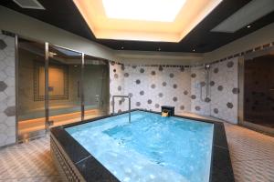a large hot tub in a room with at Hotel Gion Ichirin in Kyoto