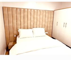 Voodi või voodid majutusasutuse 1-bedroom apartment at Asokoro by ECOWAS toas