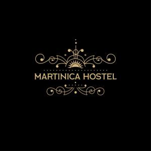 een logo voor een maritiem ziekenhuis met een kroon bij Martinica Hostel in Cartagena