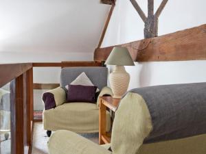 Katil atau katil-katil dalam bilik di Lavender Cottage - Uk4061