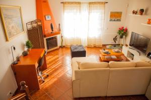 a living room with a couch and a table at Casa da Horta Açores in Ponta Delgada