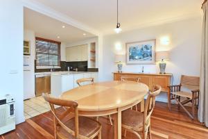 Foto dalla galleria di Villa 3br Syrah Villa located within Cypress Lakes Resort a Pokolbin