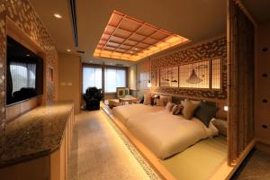 a bedroom with a large bed in a room at Hotel Gion Ichirin in Kyoto