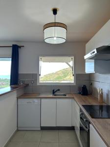 Dapur atau dapur kecil di Sunset Appart, T2 avec vue mer et plage à 1 km