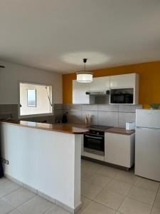 Dapur atau dapur kecil di Sunset Appart, T2 avec vue mer et plage à 1 km