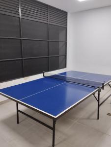 Stolní tenis v ubytování APARTAMENTO COMODO Y ELEGANTE EN RICAURTE CUNDINAMARCA a nebo okolí