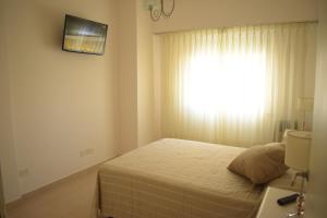 a small bedroom with a bed and a window at DTO en Mar del Plata para 6 o 4 Personas in Mar del Plata