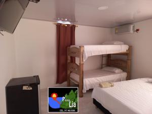 a room with two bunk beds and a tv at Posada Lia Centro in Providencia