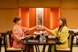 Ospiti di Hotel Hoho "A hotel overlooking the Echigo Plain and the Yahiko mountain range" formerly Hotel Oohashi Yakata-no-Yu