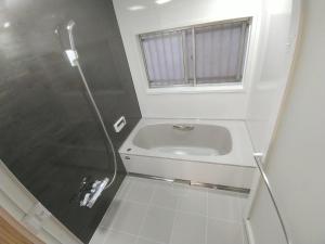 Ένα μπάνιο στο 横城ゲストハウス 自然豊かなプライベート空間 古民家一棟貸しの宿 +59 φωτογραφίες