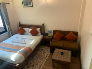 Letto o letti in una camera di Hotel Ramanam