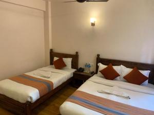 Letto o letti in una camera di Hotel Ramanam