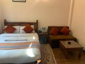 Letto o letti in una camera di Hotel Ramanam