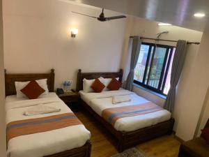 Letto o letti in una camera di Hotel Ramanam