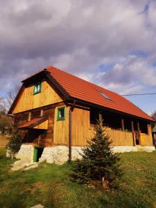 a wooden barn with a tree in front of it at Bakina iža in Duga Resa