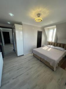 Ένα ή περισσότερα κρεβάτια σε δωμάτιο στο Hotel Chaika