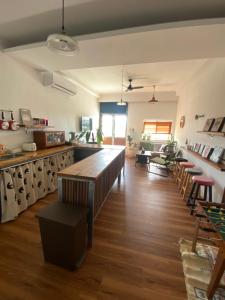 A restaurant or other place to eat at Kenting Little House
