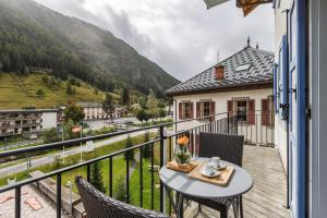 a balcony with a table and chairs and a view at Vallorcine Apartments - Happy Rentals in Vallorcine