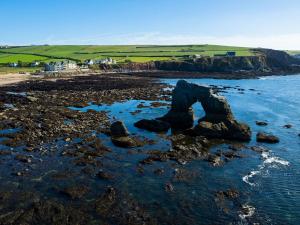 a view of the shoreline of a rocky beach at Ocean View Apartment in Thurlestone