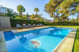 Bazén v ubytování By The Sea Lux House - Gran Piscina en Playa Fenals nebo v jeho okolí