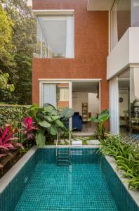 a swimming pool in the backyard of a house at La Avila, 2 BHK Villas near Morjim Beach with Private Pool, Kitchen, Balcony &Security in Siolim