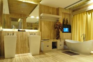 Ein Badezimmer in der Unterkunft Grand Mega Resort & Spa
