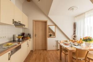 a kitchen with a table and a dining room at Ferienwohnung Seespitz in Herrsching am Ammersee